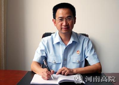 刘冰泉开拓型的基层法院研究室主任