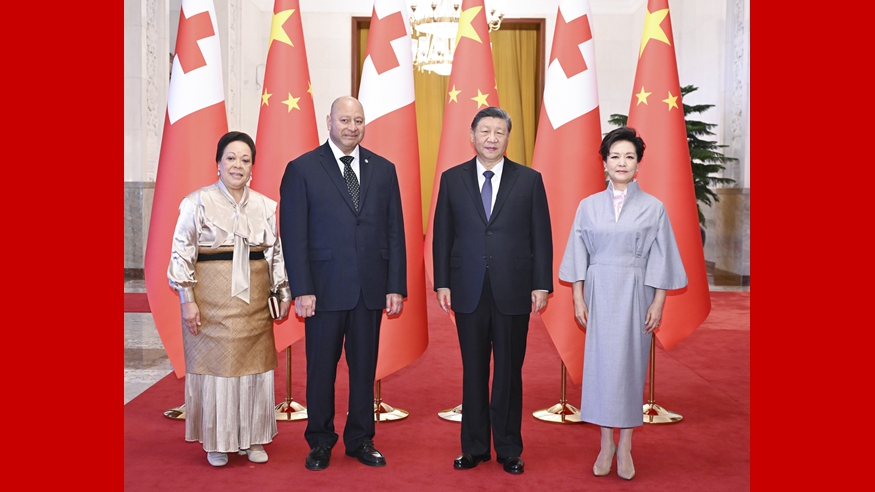 习近平会见汤加国王图普六世