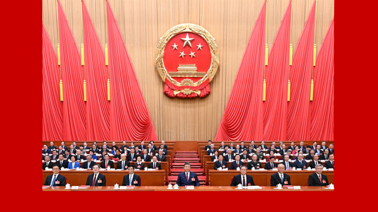 十四届全国人大四次会议在京闭幕   习近平等在主席台就坐