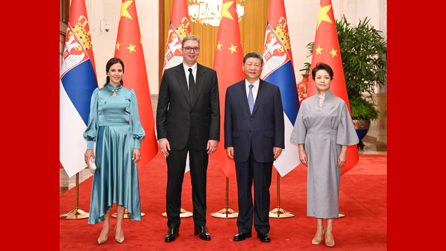 习近平同塞尔维亚总统武契奇会谈